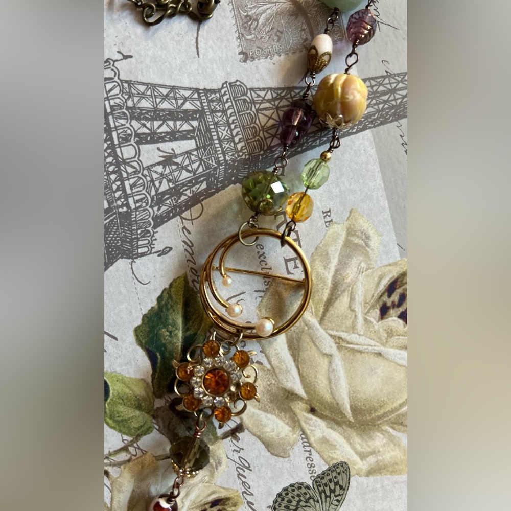 GORGEOUS VINTAGE BROOCH REPURPOSED INTO AMAZING NECKLACE